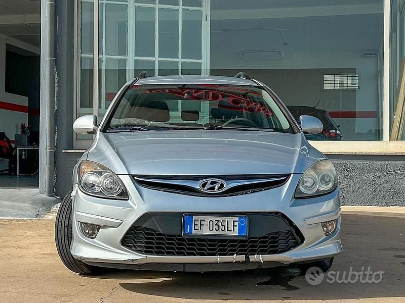 Usata Hyundai i30 Comfort 109 CV (80 kW) 2011 Argento Station wagon