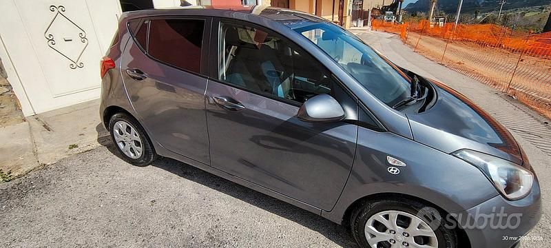Usata Hyundai i10 Comfort 67 CV (49 kW) 2016 Grigio Utilitaria