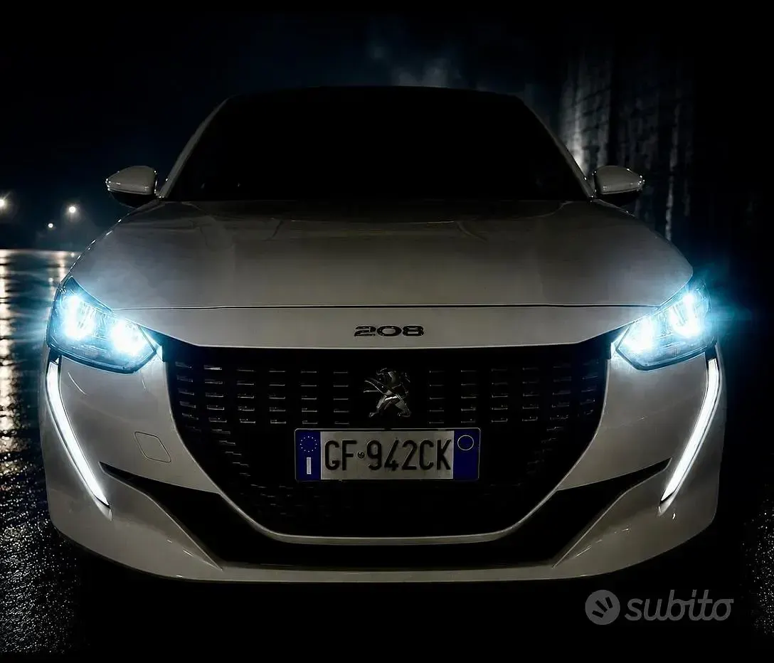 Usata Peugeot 208 Allure 102 CV (75 kW) 2022 Bianco Utilitaria