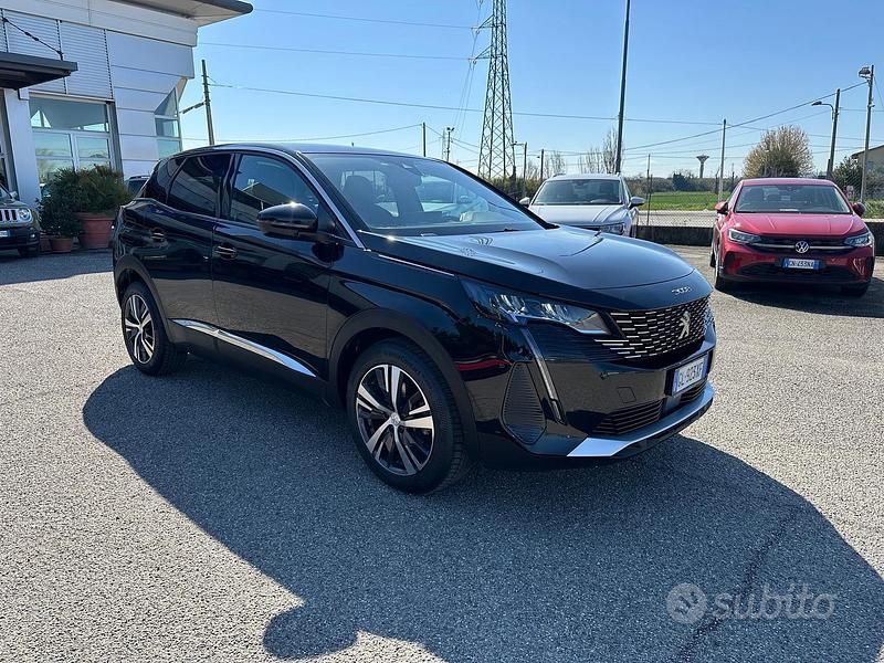 Usata Peugeot 3008 Allure 131 CV (96 kW) 2022 Nero SUV