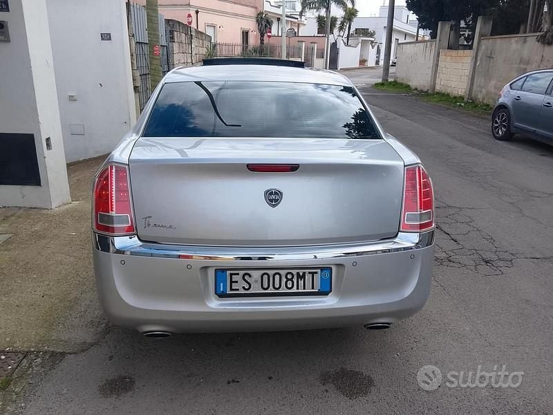 Usata Lancia Thema 190 CV (139 kW) 2013 Grigio Berlina