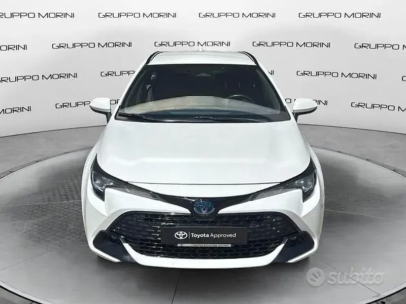 Usata Toyota Corolla Active 140 CV (102 kW) 2023 Bianco Berlina