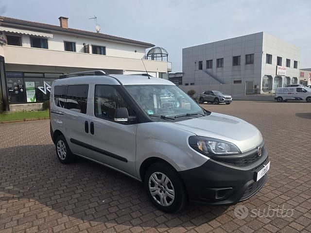 Usata Fiat Doblò S 120 CV (88 kW) 2020 Grigio Monovolume