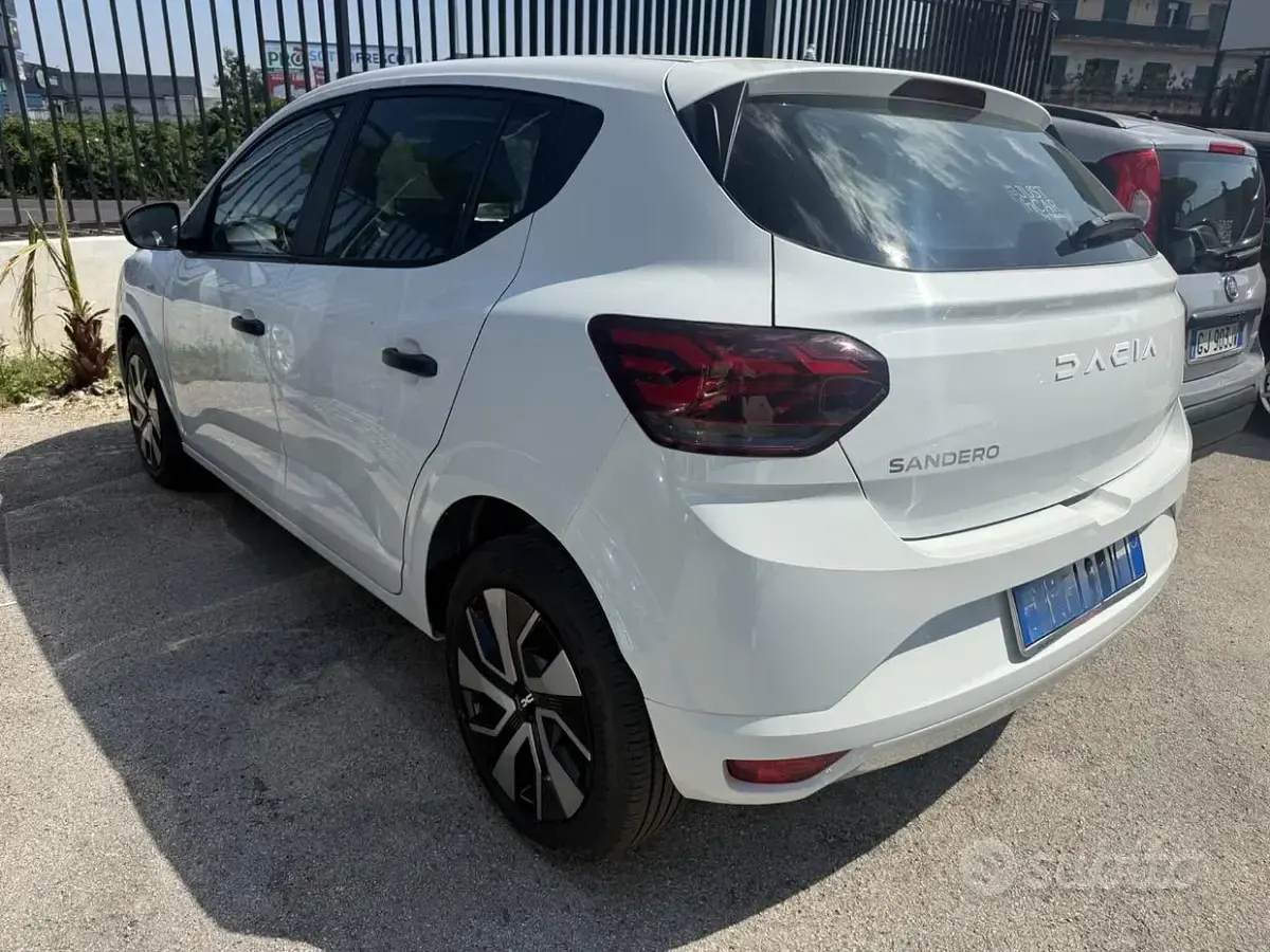 Usata Dacia Sandero Comfort 101 CV (74 kW) 2023 Bianco Berlina