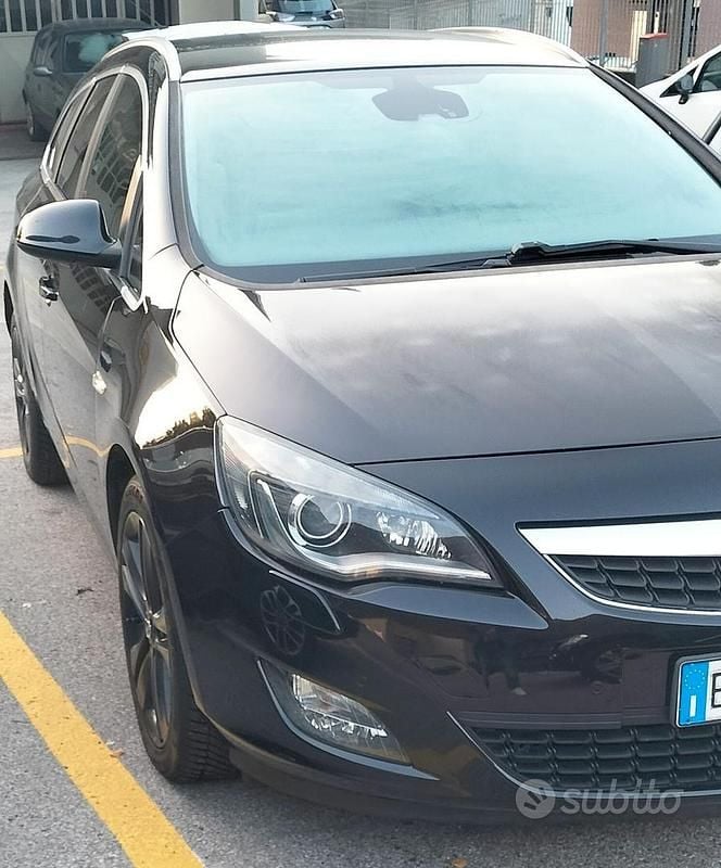 Usata Opel Astra 60 CV (44 kW) 2010 Nero Station wagon