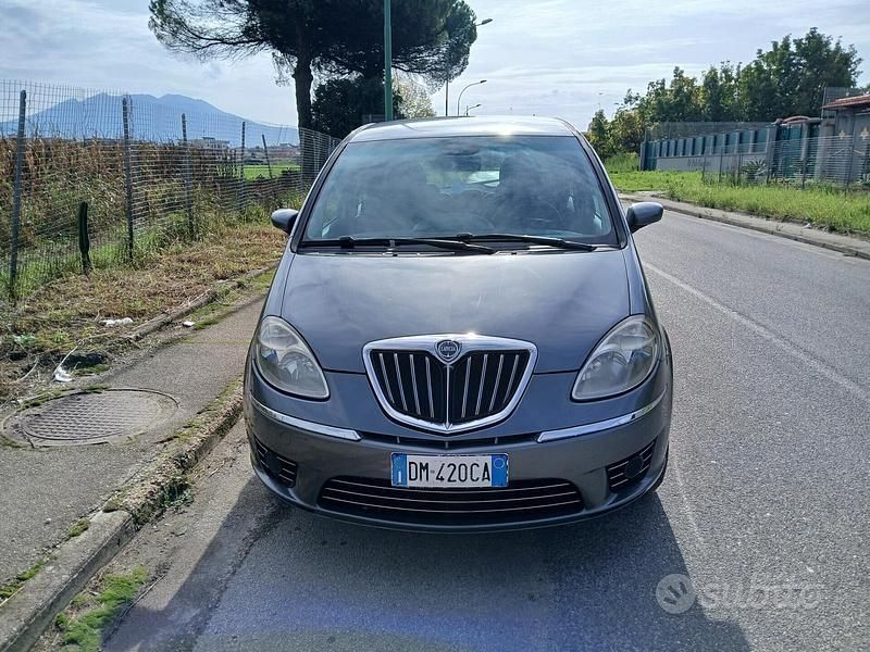 Usata Lancia Musa 95 CV (69 kW) 2007 Grigio Monovolume