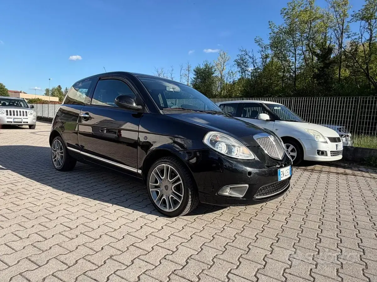 Gebraucht Lancia Ypsilon S 69 PS (50 kW) 2012 Schwarz Kleinwagen