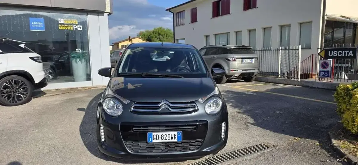 Usata Citroën C1 Shine 73 CV (53 kW) 2021 Grigio chiaro Utilitaria