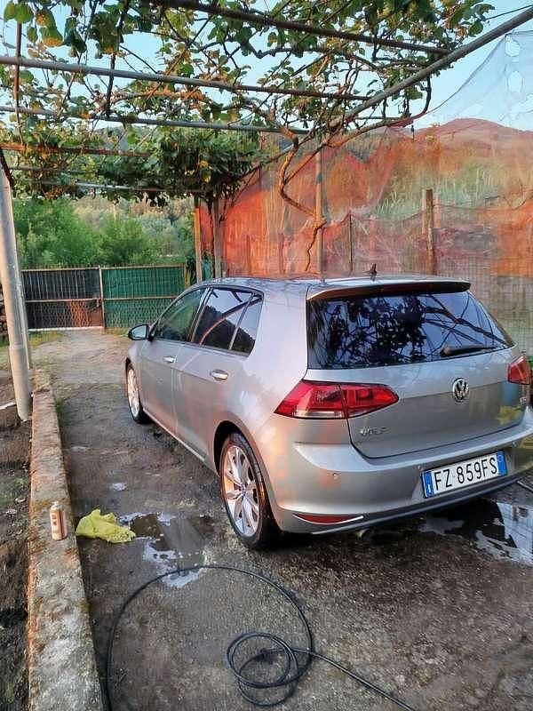 Usata VW Golf VII Highline 105 CV (77 kW) 2013 Berlina