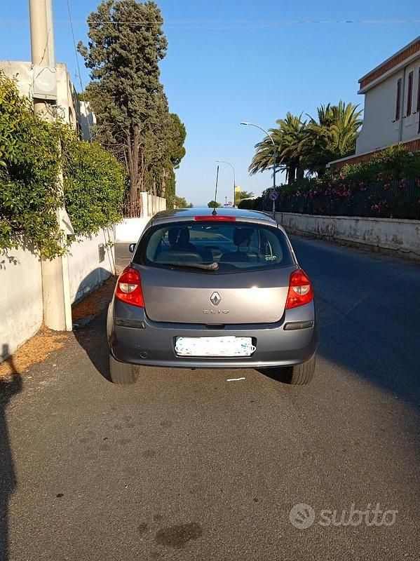 Usata Renault Clio II 70 CV (51 kW) 2007 Grigio Utilitaria