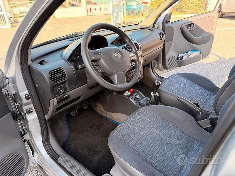Usata Opel Corsa 75 CV (55 kW) 2001 Grigio Utilitaria
