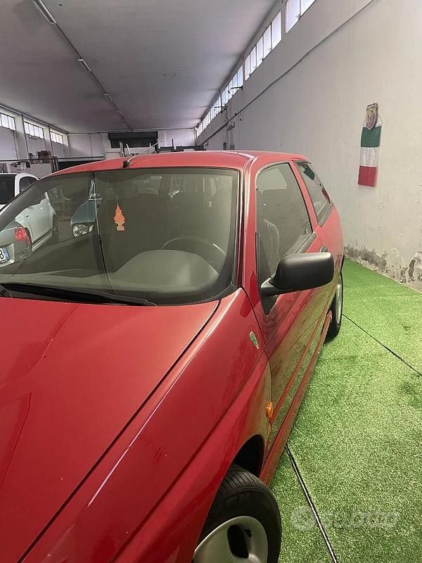 Usata Alfa Romeo 145 90 CV (66 kW) 1995 Rosso Utilitaria