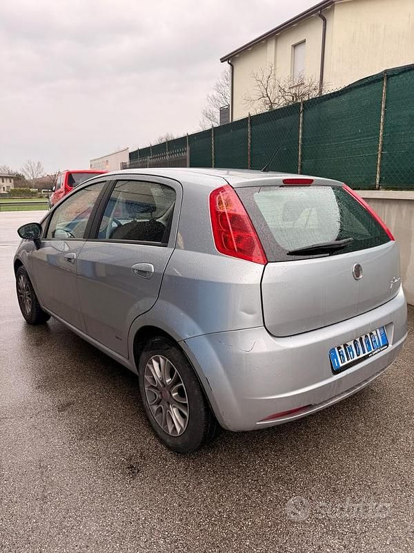 Usata Fiat Punto Active 65 CV (47 kW) 2008 Grigio Utilitaria