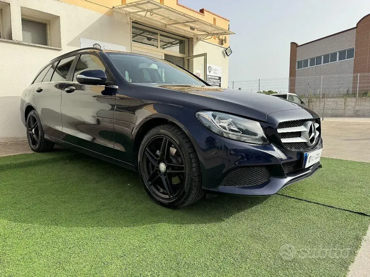 Usata Mercedes 200 135 CV (99 kW) 2015 Blu Station wagon