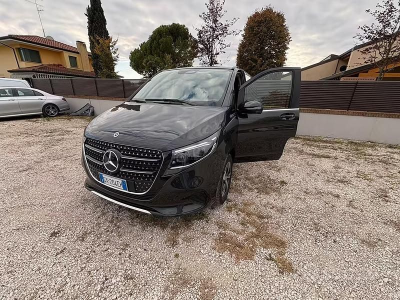 Usata Mercedes V220 Avantgarde 2024 Nero Monovolume