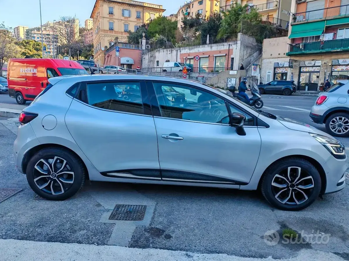 Usata Renault Clio V 90 CV (66 kW) 2019 Grigio Berlina