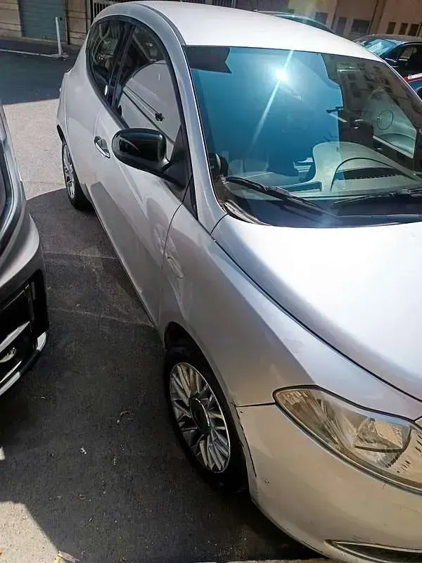 Usata Lancia Ypsilon Silver 69 CV (50 kW) 2012 Utilitaria