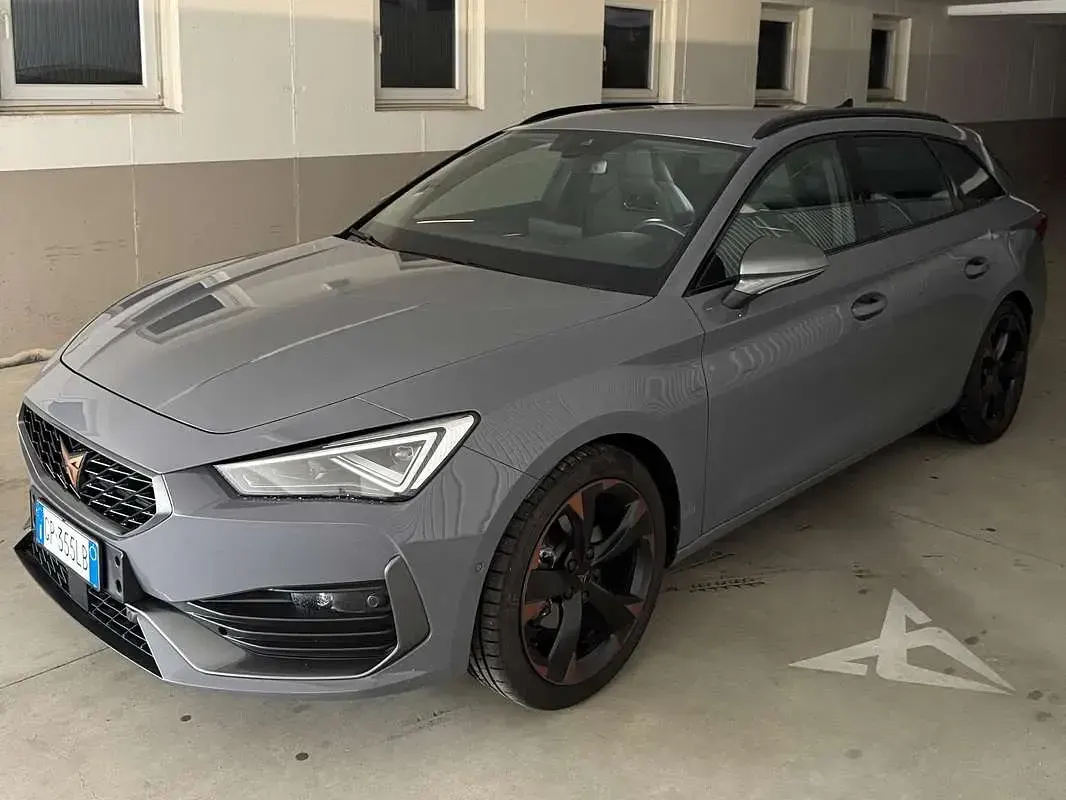 Usata Cupra Leon 150 CV (110 kW) 2023 Grigio Station wagon