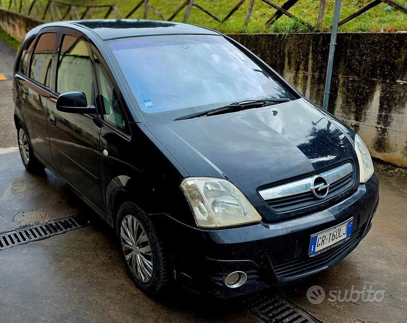 Nero Usata 2007 Opel Meriva Monovolume | 1550 € (Buon prezzo) - Immagine 1/4