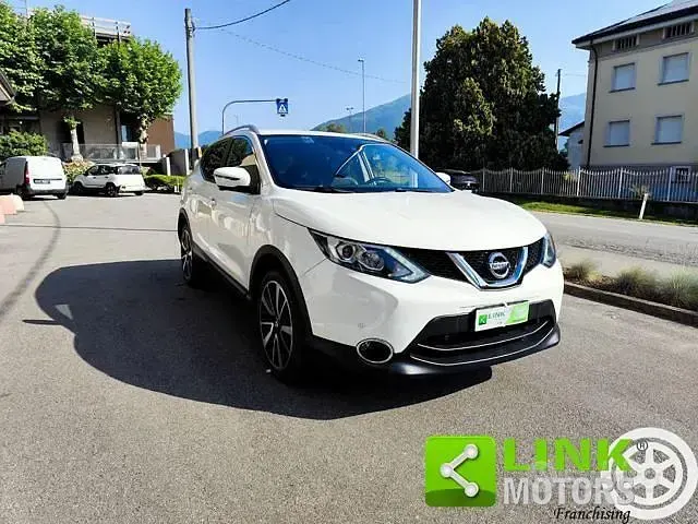 Usata Nissan Qashqai Tekna 110 CV (80 kW) 2015 Bianco SUV