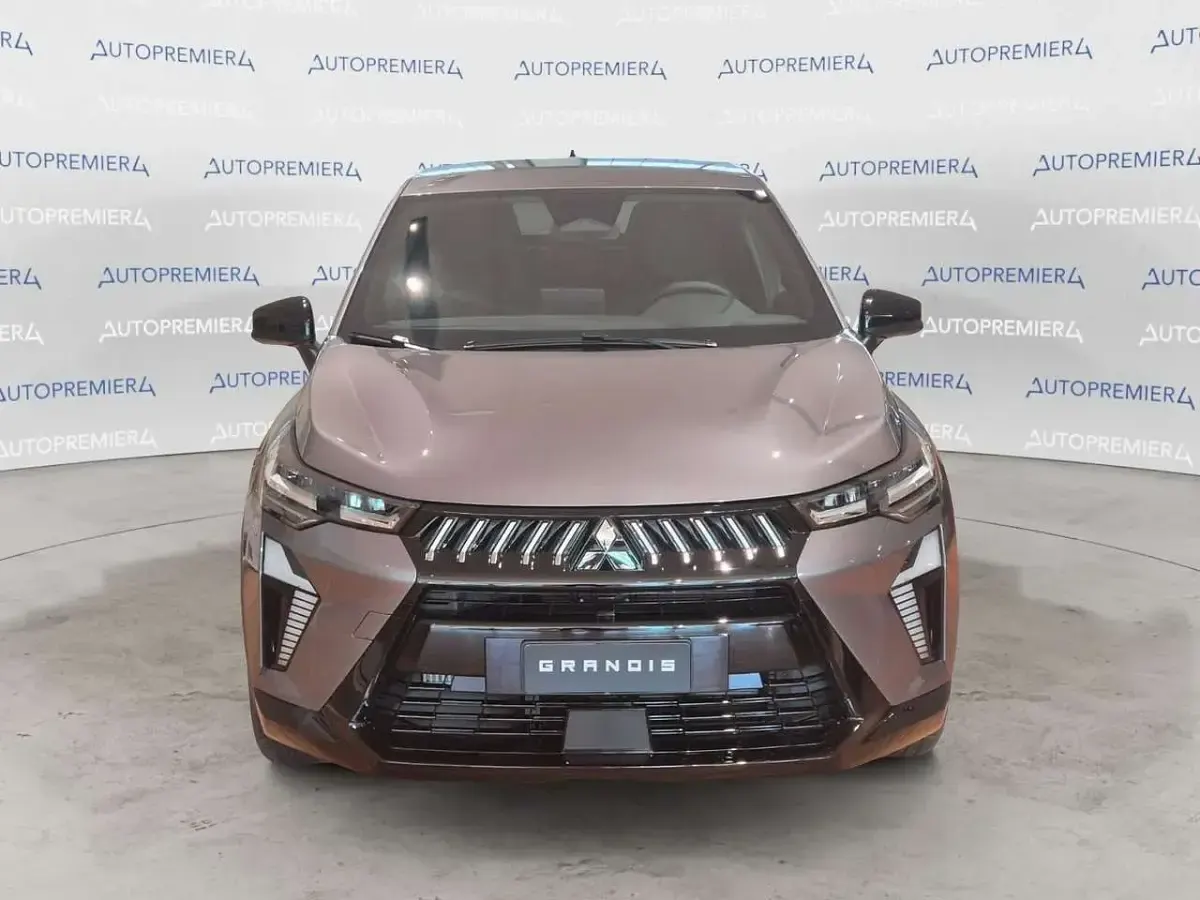 Nuova Mitsubishi Grandis 141 CV (103 kW) 2026 Grigio SUV
