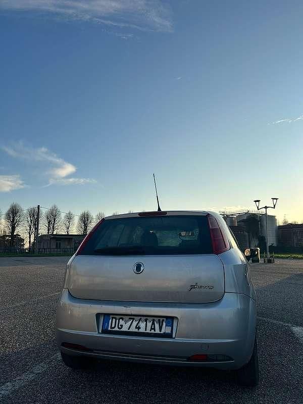 Usata Fiat Punto 63 CV (46 kW) 2007 Grigio Utilitaria