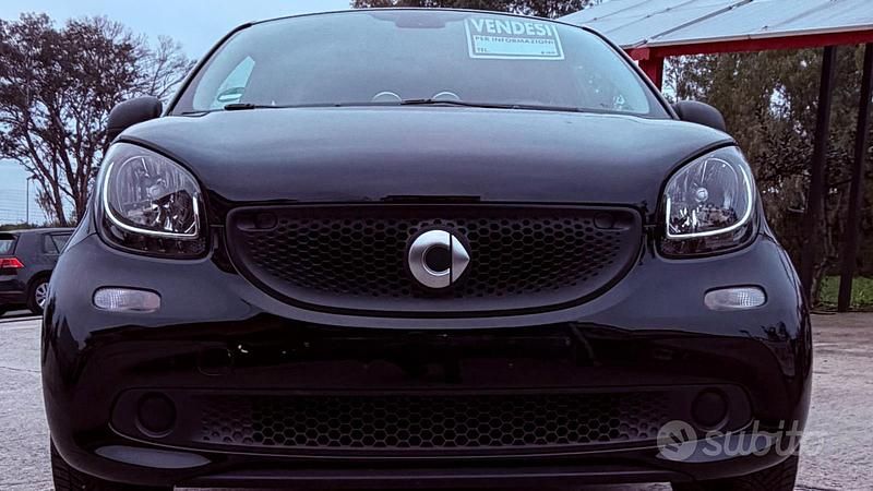 Usata Smart ForFour 71 CV (52 kW) 2016 Nero Utilitaria