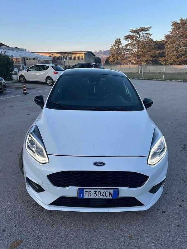 Bianco Usata 2018 Ford Fiesta Vignale Tre volumi | 11.900 € (Cara) - Immagine 1/4