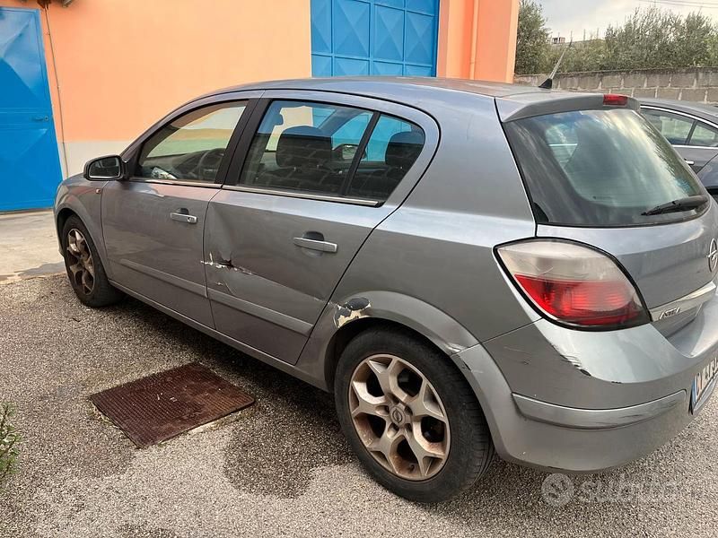 Usata Opel Astra 101 CV (74 kW) 2005 Berlina