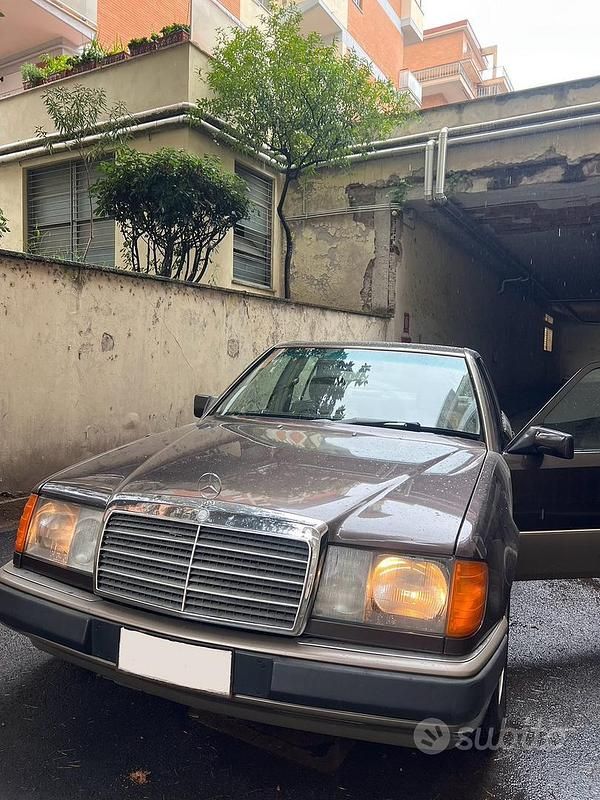 Usata Mercedes E200 1989 Marrone Berlina