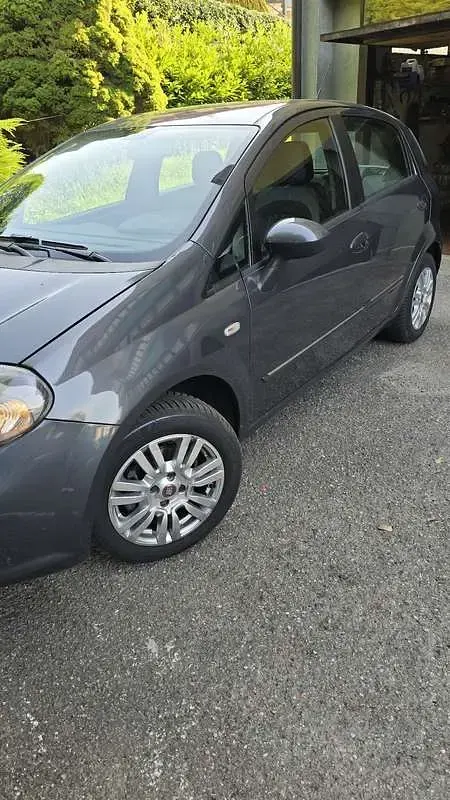 Usata Fiat Punto Easy 69 CV (50 kW) 2013 Utilitaria