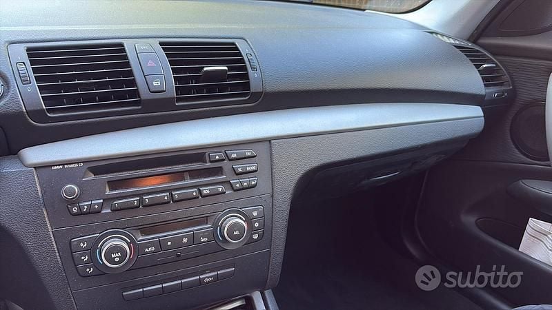 Usata BMW 118 143 CV (105 kW) 2011 Nero Utilitaria