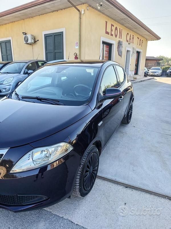 Usata Lancia Ypsilon Platinum 69 CV (50 kW) 2014 Blu Utilitaria