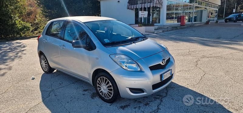 Usata Toyota Yaris 2012 Grigio Utilitaria