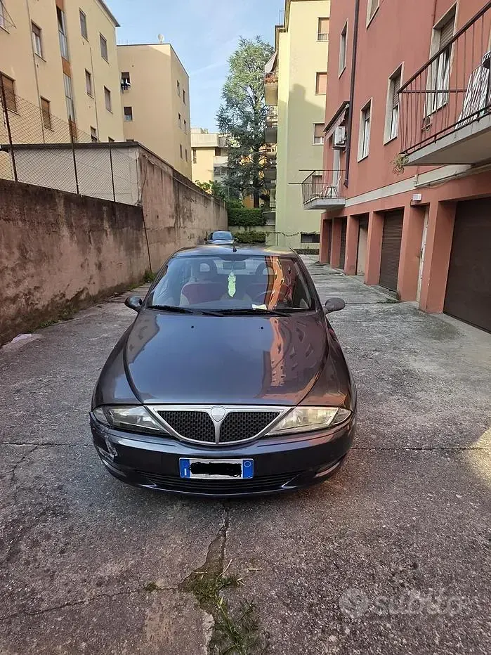 Usata Lancia Ypsilon 60 CV (44 kW) 2002 Utilitaria