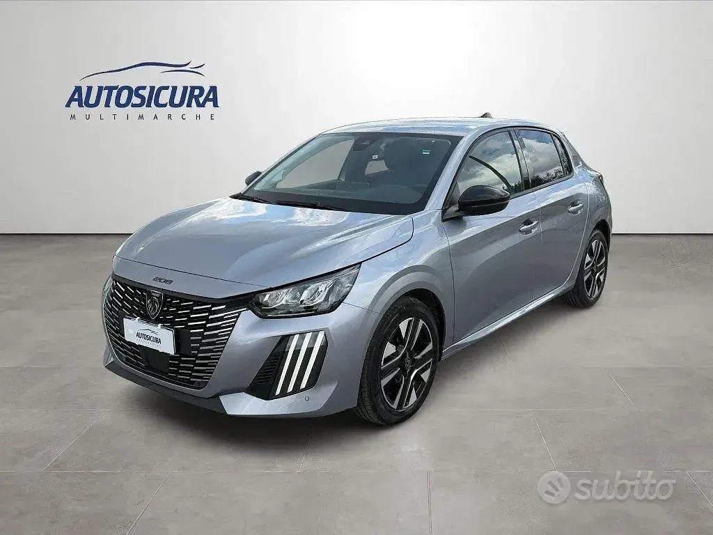 Usata Peugeot 208 Allure 101 CV (74 kW) 2025 Grigio Utilitaria