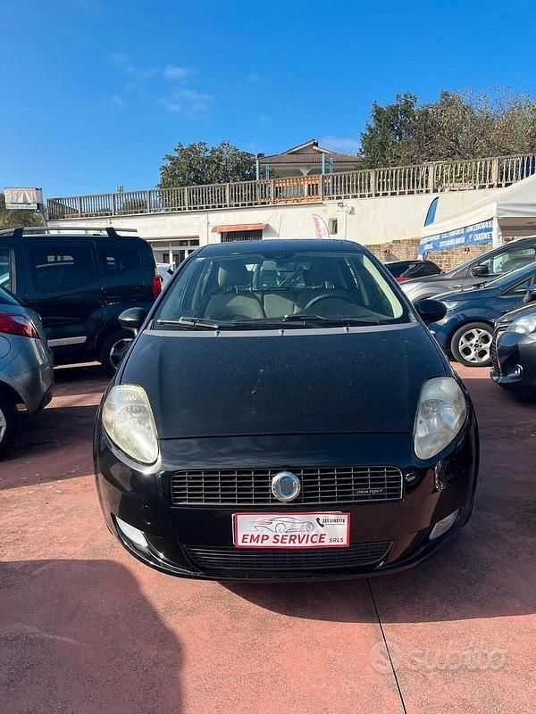Usata Fiat Grande Punto 74 CV (54 kW) 2007 Grigio Utilitaria
