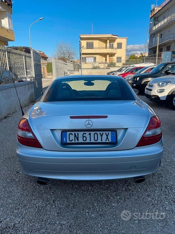 Usata Mercedes SLK200 163 CV (119 kW) 2004 Grigio Cabrio