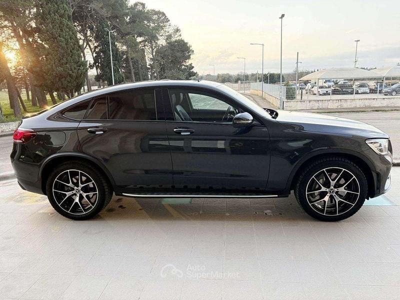 Usata Mercedes GLC43 AMG Premium 194 CV (142 kW) 2021 Gray Coupé