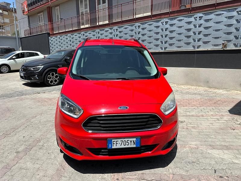 Usata Ford Tourneo Courier Titanium 75 CV (55 kW) 2017 Rosso Monovolume