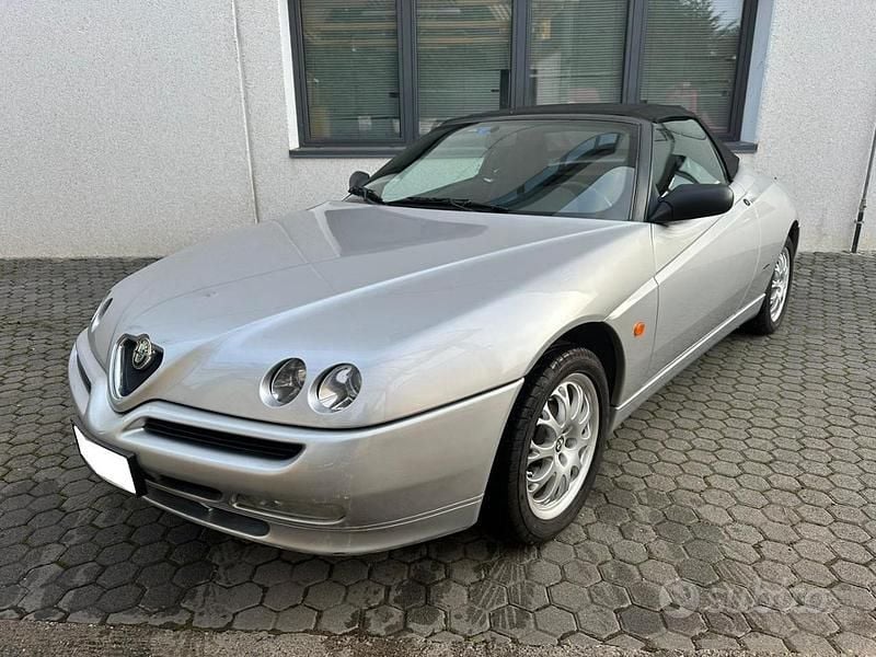 Usata Alfa Romeo Spider 144 CV (105 kW) 1998 Grigio Cabrio