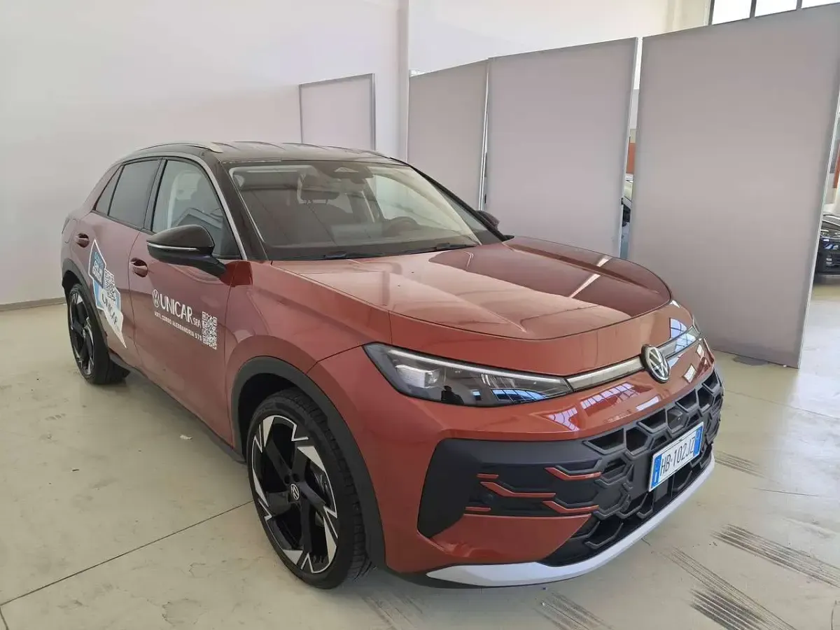 Usata VW T-Roc Style 116 CV (85 kW) 2026 Flame red SUV