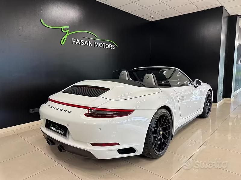 Usata Porsche 911 Carrera 4 GTS 450 CV (330 kW) 2018 Bianco Cabrio