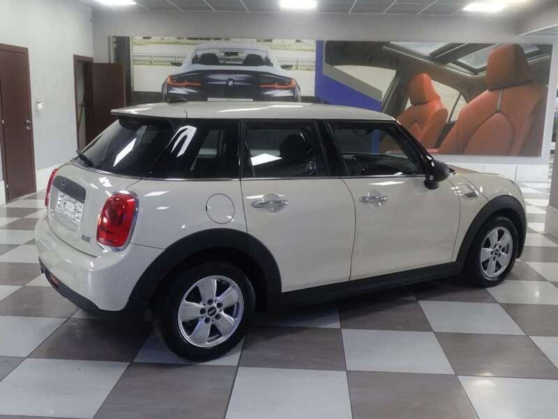 Begagnad Mini ONE 102 HK (75 kW) 2018 Vit Halvkombi