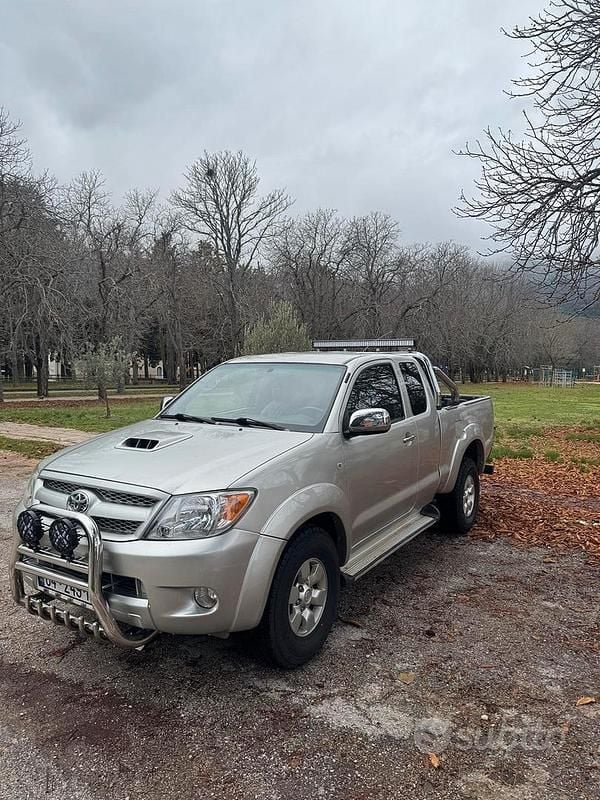 Grigio Usata 2007 Toyota HiLux Pick-up | 13.000 € - Immagine 1/4