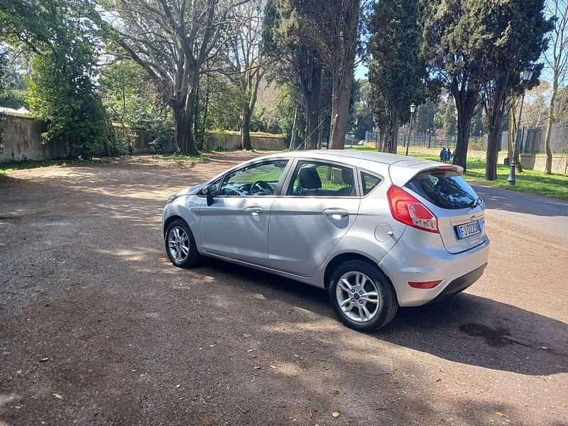 Usata Ford Fiesta Business Edition 95 CV (69 kW) 2017 Argento Utilitaria