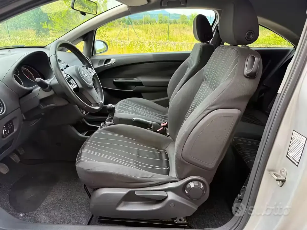 Usata Opel Corsa 95 CV (69 kW) 2011 Grigio Utilitaria