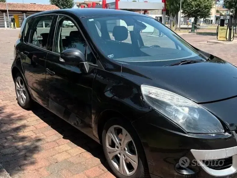 Usata Renault Scénic 110 CV (80 kW) 2011 Nero Monovolume