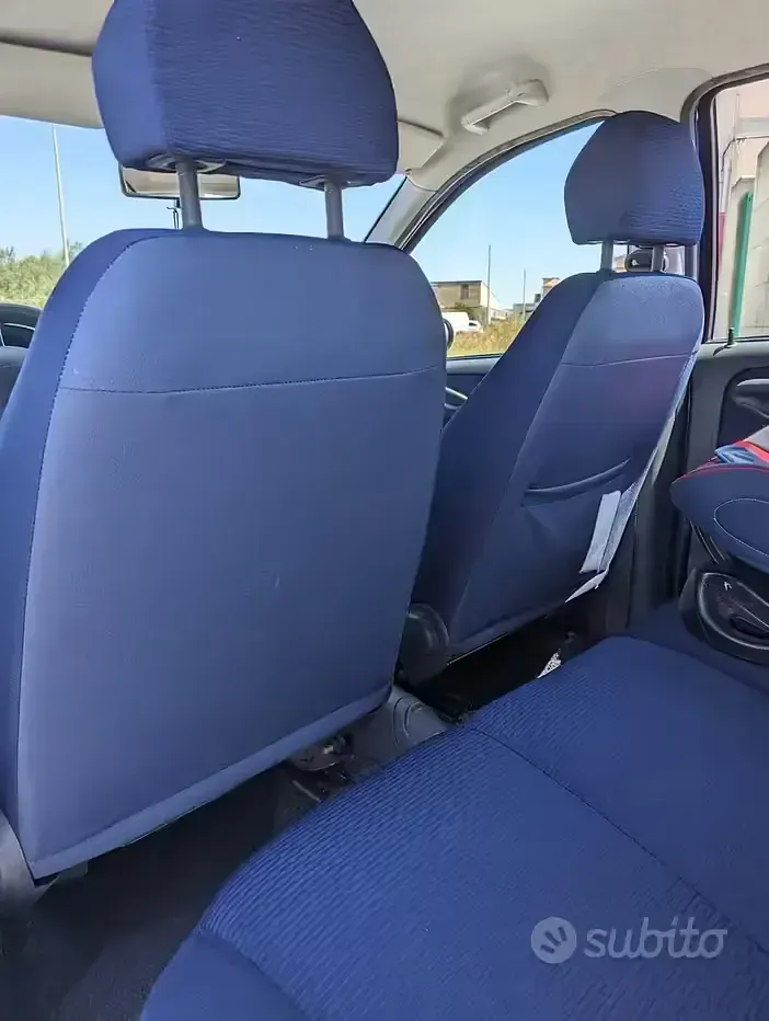 Usata Fiat Punto 60 CV (44 kW) 2002 Blu Utilitaria