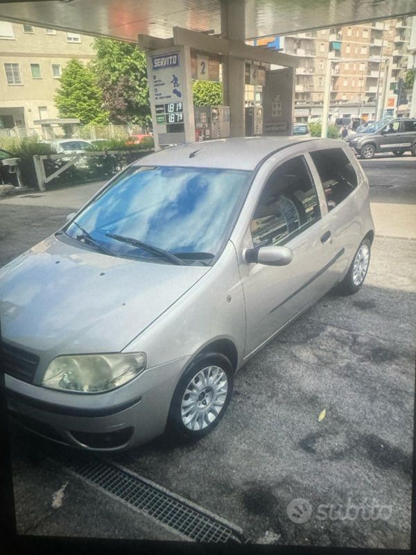 Usata Fiat Punto 60 CV (44 kW) 2004 Grigio Utilitaria